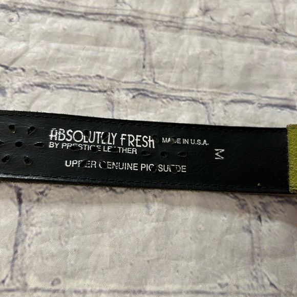 ABSOLUTELY FRESH GREEN PIG SKIN CUT OUTS SILVER TONE BUCKLE BELT WOMEN’S MED - Picture 6 of 8